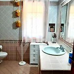 Amazing House 10 Min By Car From The Сasa de vacaciones