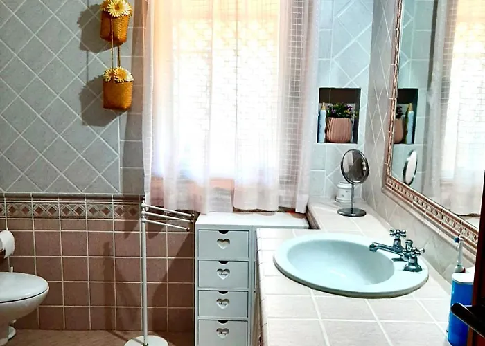 Amazing House 10 Min By Car From The Сasa de vacaciones